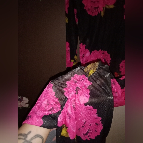 Cute floral dress 👗🖤 - Picture 7 of 7